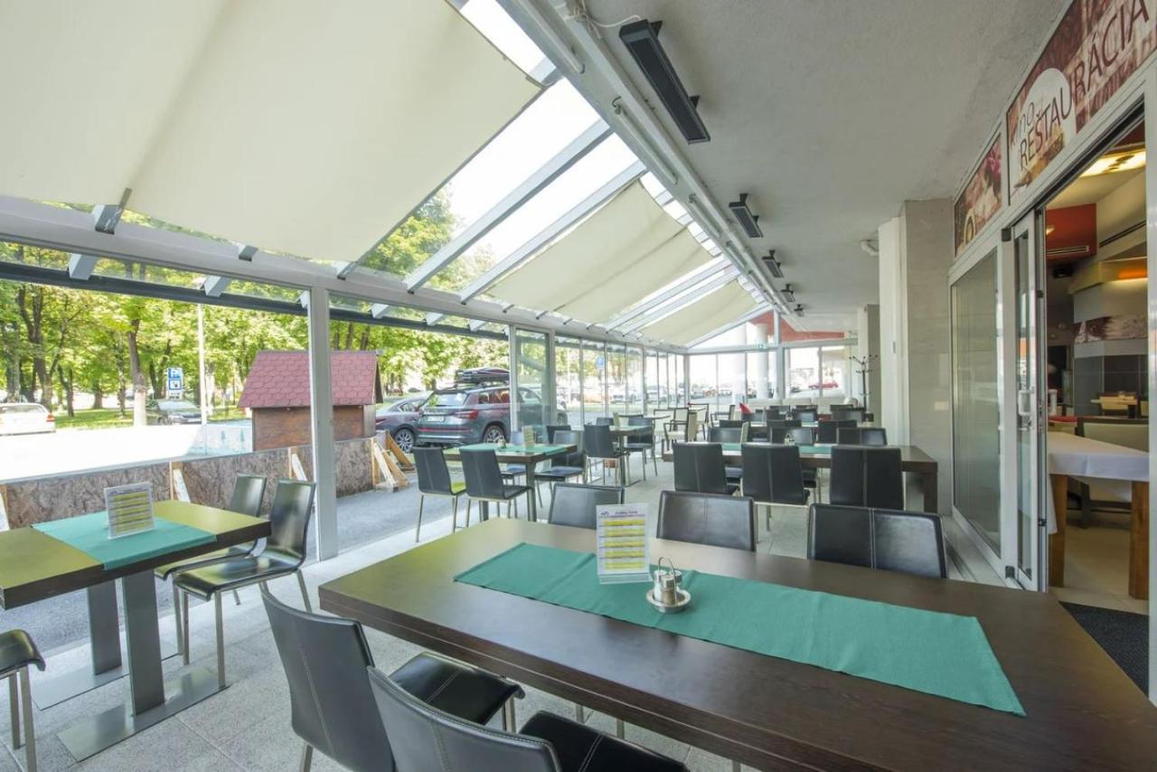 Hotel Spolcentrum Svit Extérieur photo