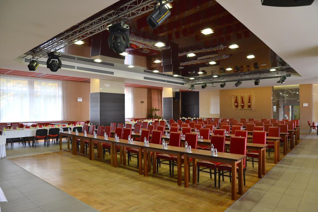 Hotel Spolcentrum Svit Extérieur photo
